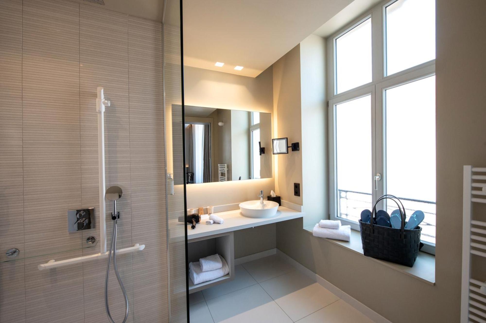 Best Western Premier Le Chapitre Hotel And Spa Remiremont Exteriör bild