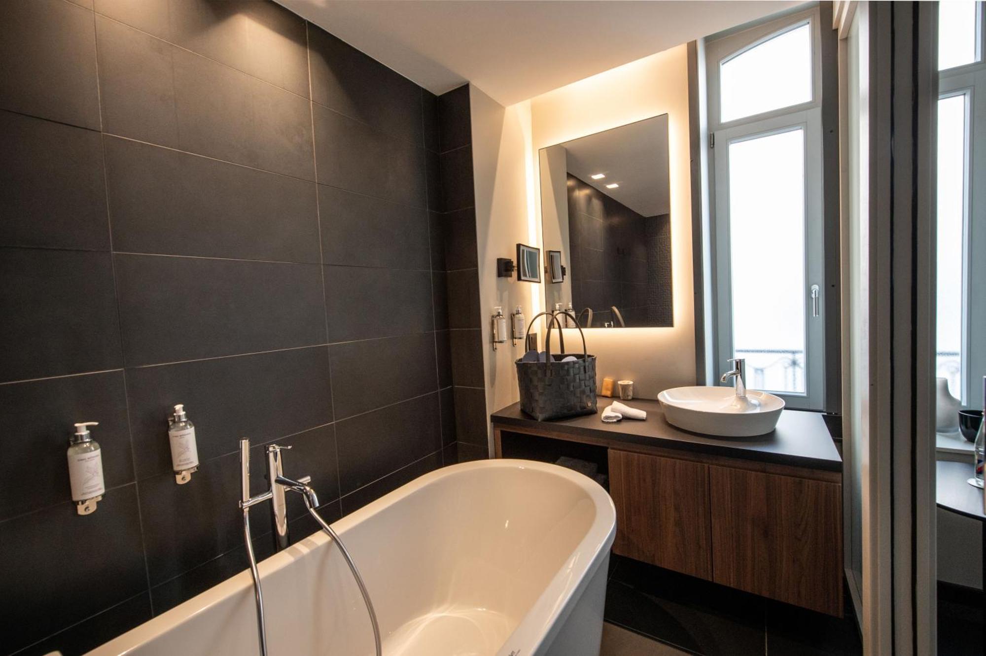 Best Western Premier Le Chapitre Hotel And Spa Remiremont Exteriör bild