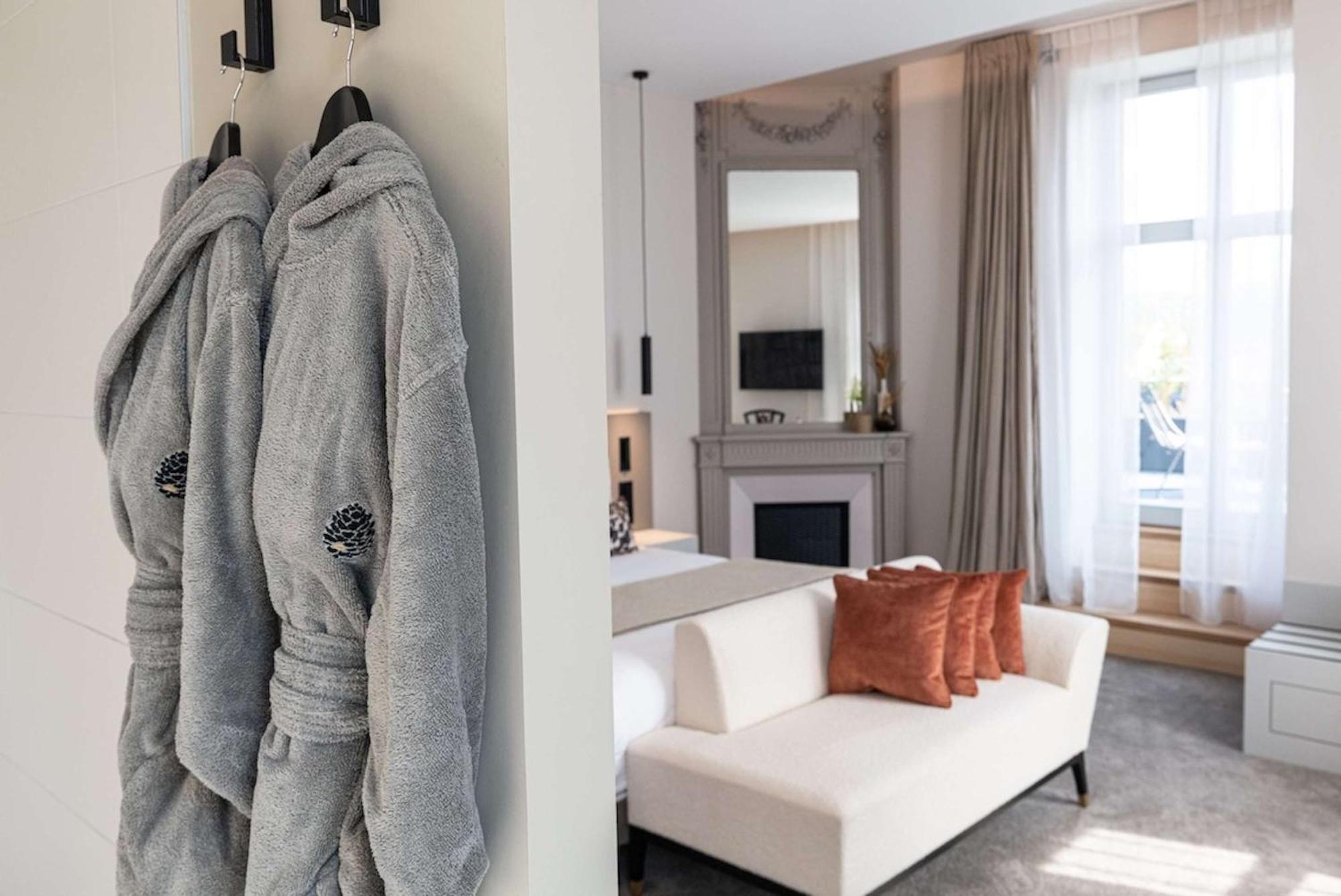 Best Western Premier Le Chapitre Hotel And Spa Remiremont Exteriör bild