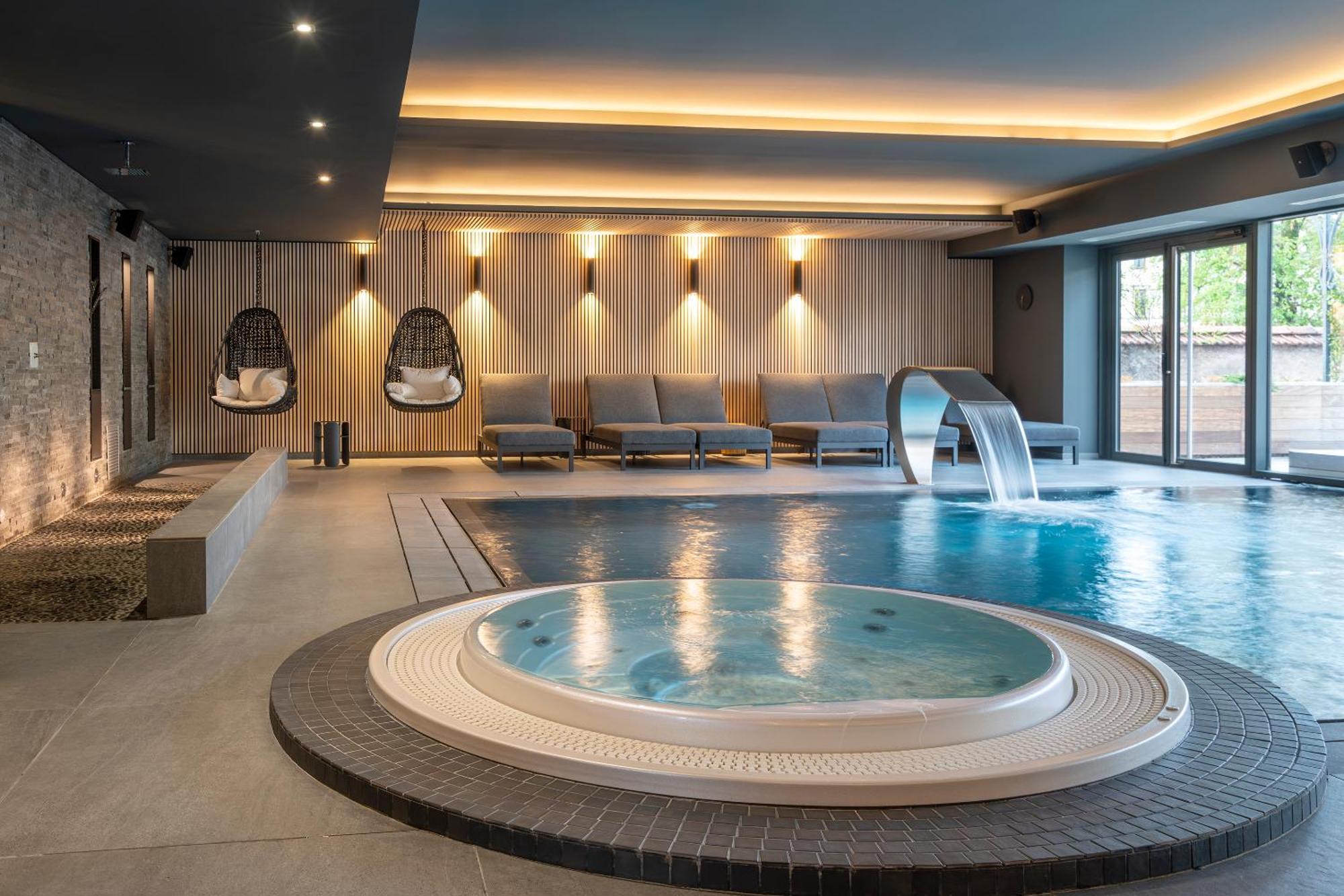 Best Western Premier Le Chapitre Hotel And Spa Remiremont Exteriör bild