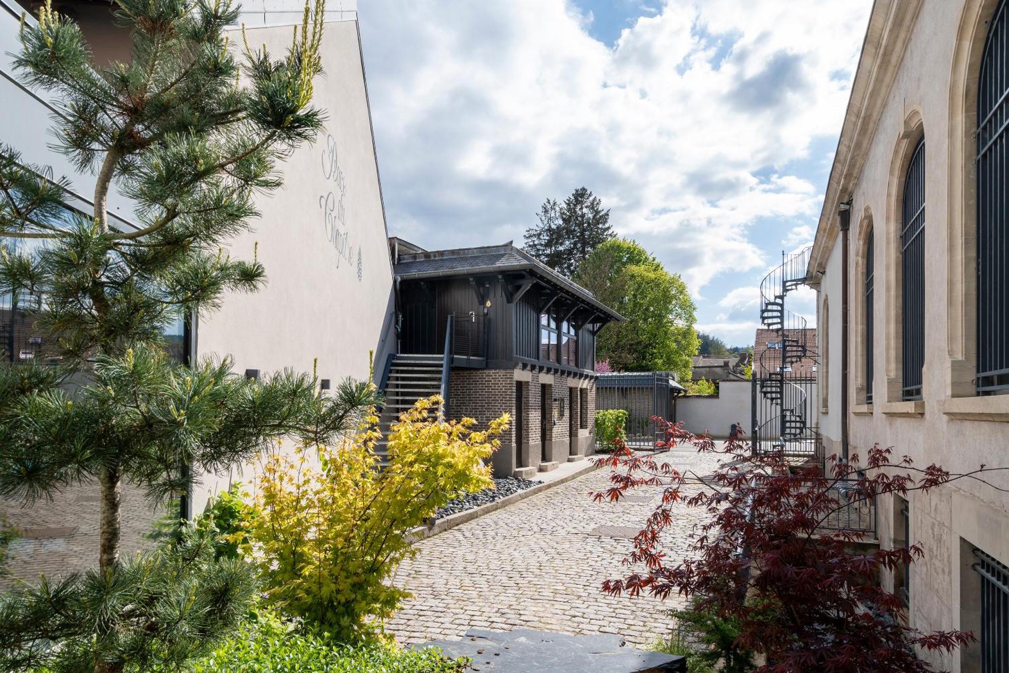 Best Western Premier Le Chapitre Hotel And Spa Remiremont Exteriör bild